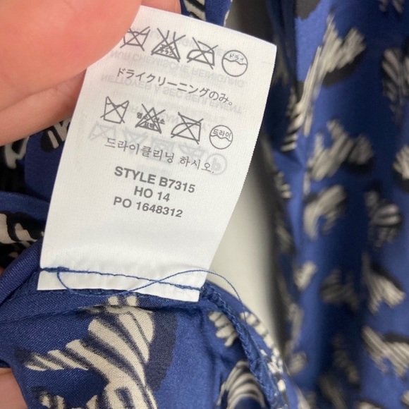 J. Crew Zebra Parade Classic 100 % Silk Blue Blouse size 2 - Picture 4 of 6